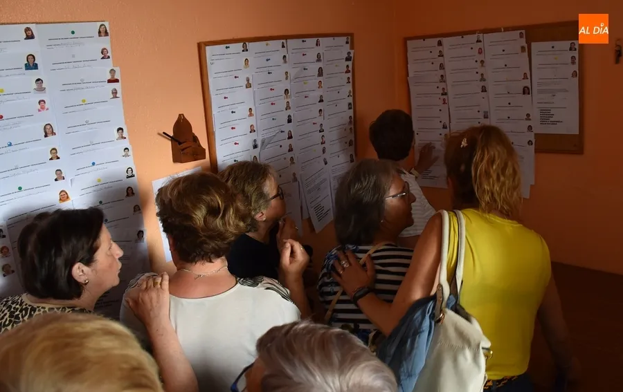 Foto 7 - Amanecer elige en votaci&oacute;n a las 5 nuevas integrantes de su Junta Directiva