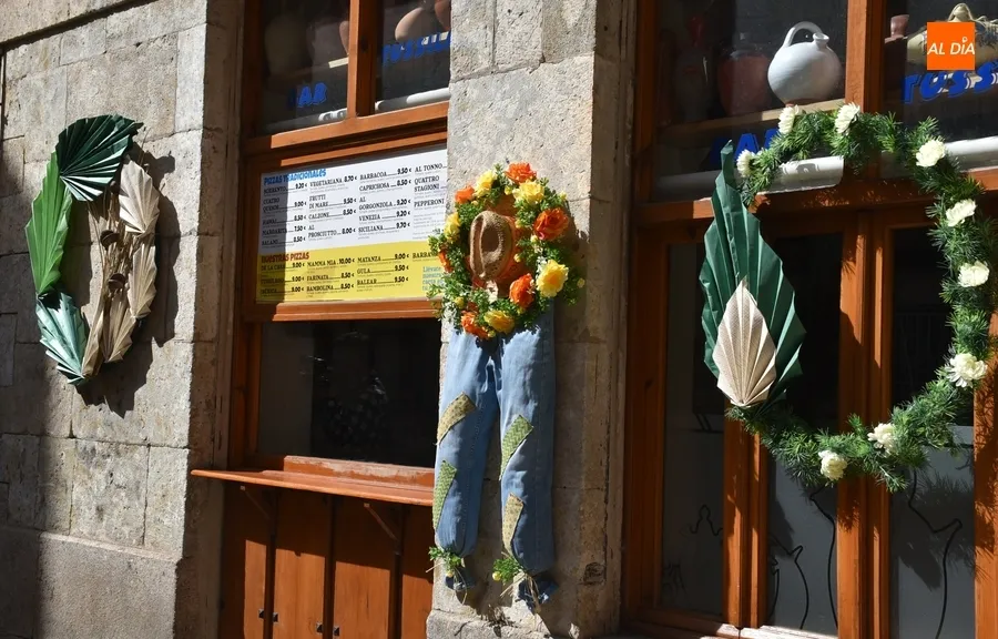 Foto 3 - La calle San Juan gana el 3&ordm; Concurso Floral de Primavera