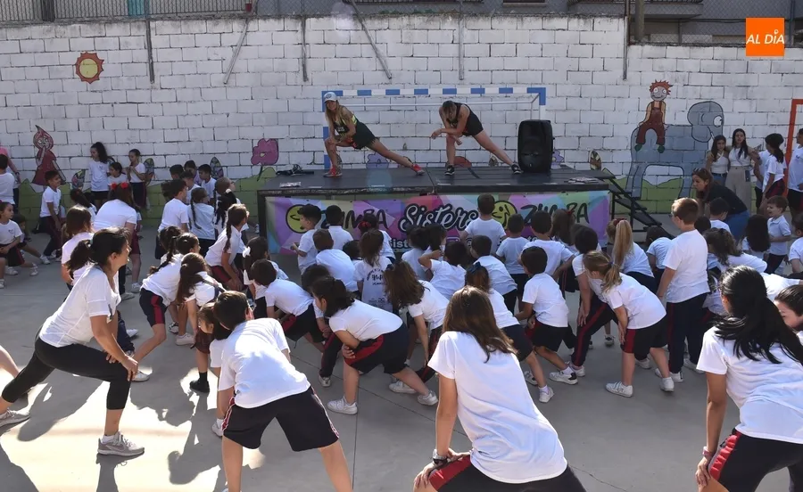 Foto 2 - Misioneras-Santa Teresa mueve el esqueleto al ritmo de las Zumba Sisters