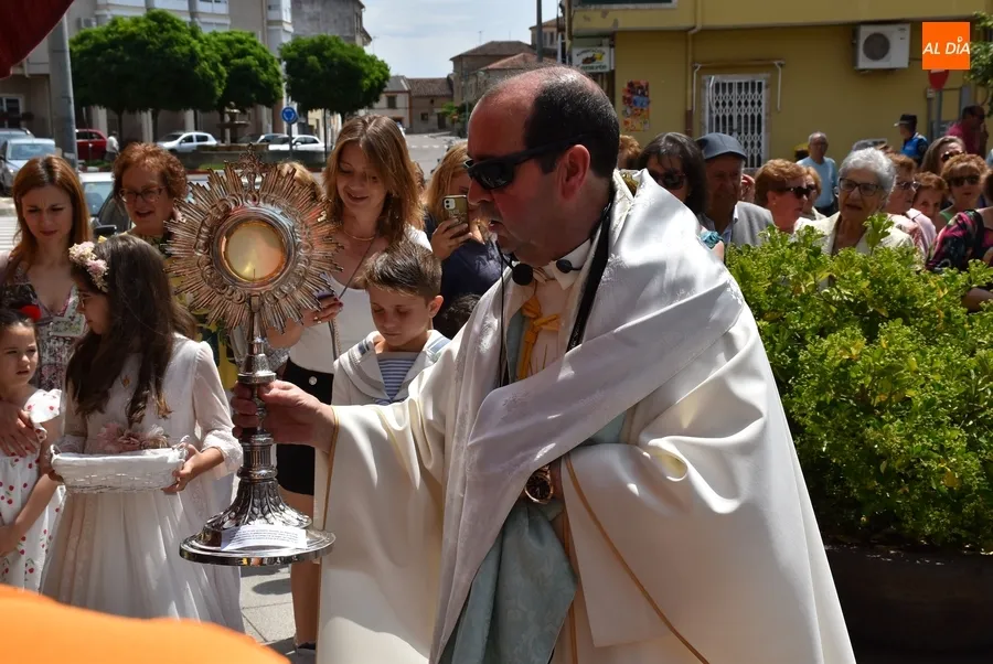 Foto 3 - Bendecidos varios beb&eacute;s en la Sacramental de San Crist&oacute;bal