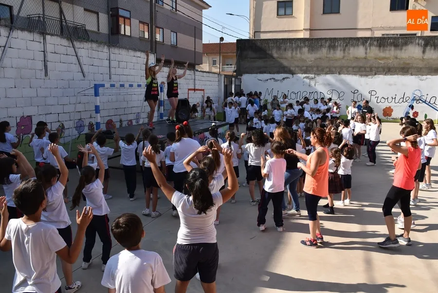 Foto 5 - Misioneras-Santa Teresa mueve el esqueleto al ritmo de las Zumba Sisters