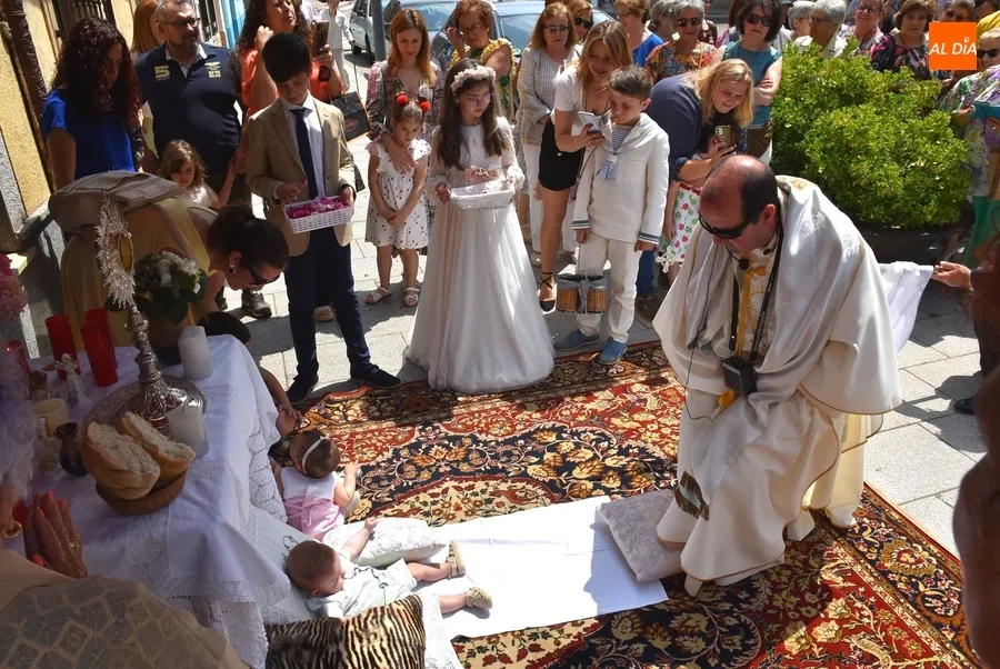 Foto 5 - Bendecidos varios beb&eacute;s en la Sacramental de San Crist&oacute;bal