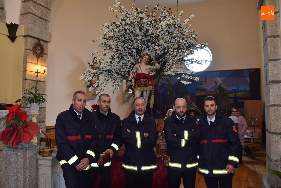 Foto 2 - La Cofrad&iacute;a de San Sebasti&aacute;n resalta la &ldquo;inconmensurable labor&rdquo; de los Bomberos