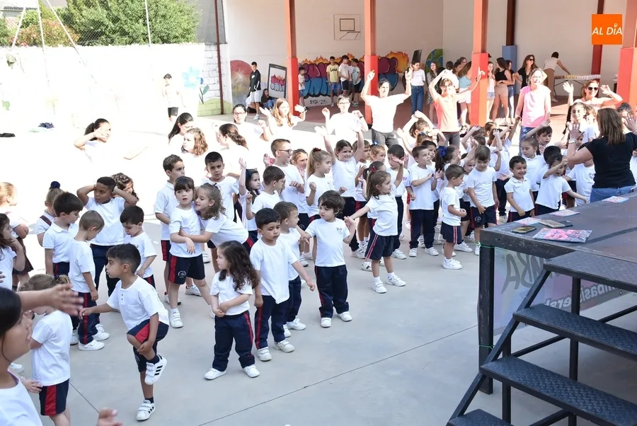 Foto 8 - Misioneras-Santa Teresa mueve el esqueleto al ritmo de las Zumba Sisters