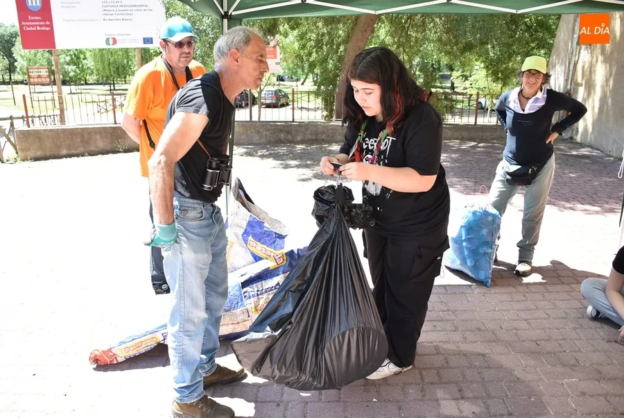 Foto 4 - Recogidos cerca de 15 kilos de basura en el concurso organizado por el Grupo Scout Kennedy