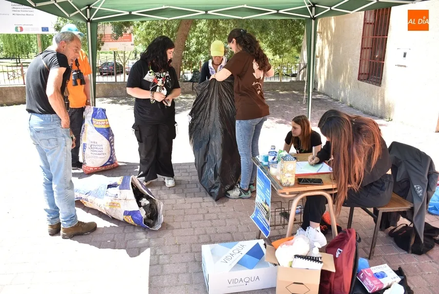 Foto 5 - Recogidos cerca de 15 kilos de basura en el concurso organizado por el Grupo Scout Kennedy