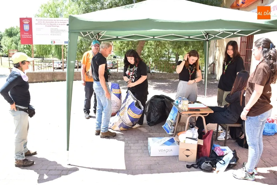 Foto 6 - Recogidos cerca de 15 kilos de basura en el concurso organizado por el Grupo Scout Kennedy