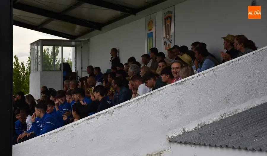 Foto 2 - Diocesano revalida victoria en el Torneo Juvenil con Del Bosque como gran estrella invitada