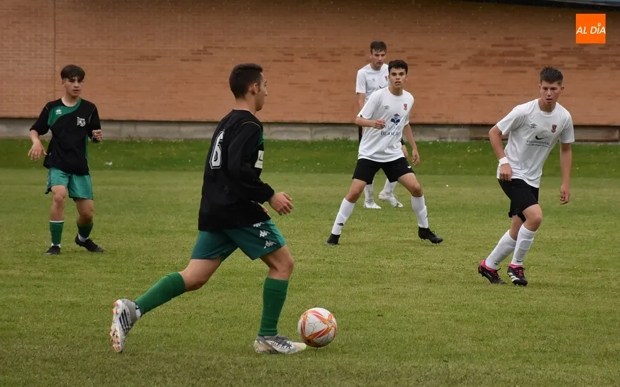 Foto 3 - Diocesano revalida victoria en el Torneo Juvenil con Del Bosque como gran estrella invitada