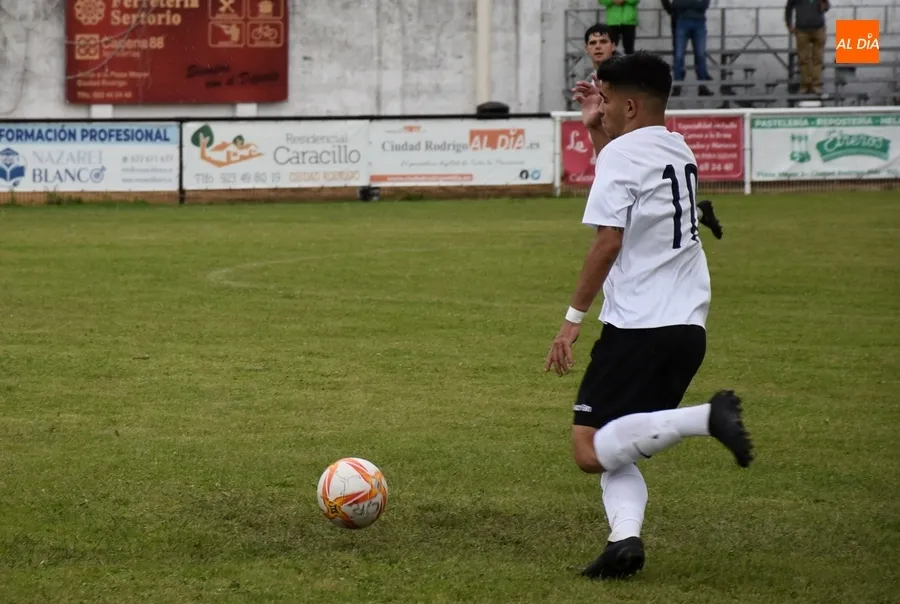 Foto 6 - Diocesano revalida victoria en el Torneo Juvenil con Del Bosque como gran estrella invitada