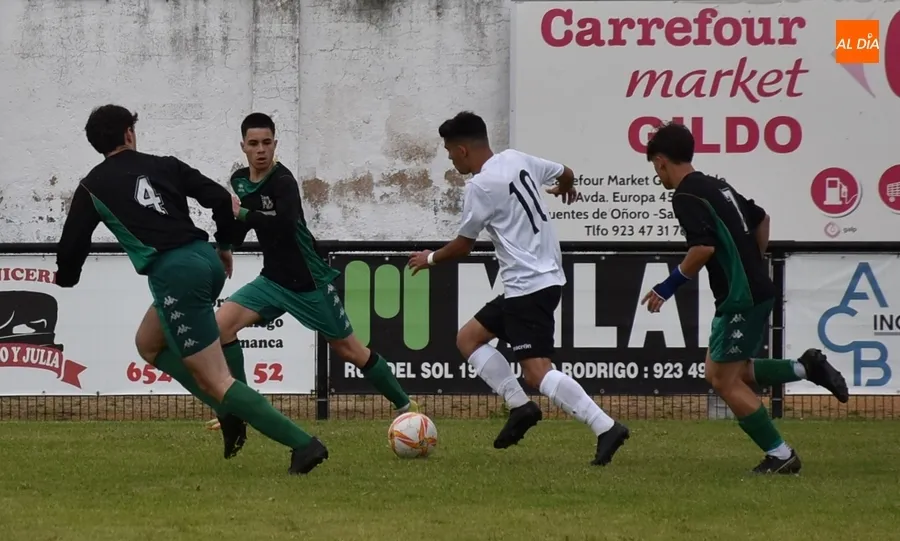 Foto 11 - Diocesano revalida victoria en el Torneo Juvenil con Del Bosque como gran estrella invitada