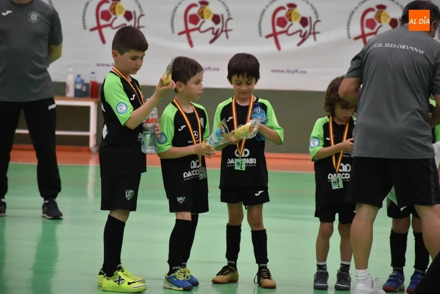 Foto 4 - El III Columnas corona a los campeones de su XIV Liga Comarcal Prebenjam&iacute;n