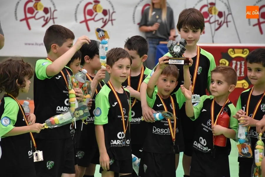 Foto 6 - El III Columnas corona a los campeones de su XIV Liga Comarcal Prebenjam&iacute;n