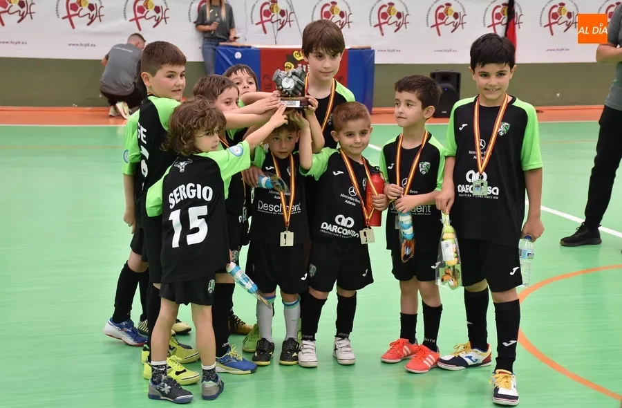 Foto 7 - El III Columnas corona a los campeones de su XIV Liga Comarcal Prebenjam&iacute;n