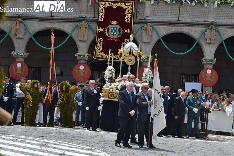 Foto 18 - Los Hombres de Musgo recorren B&eacute;jar ante miradas de admiraci&oacute;n