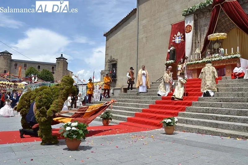 Foto 12 - Los Hombres de Musgo recorren B&eacute;jar ante miradas de admiraci&oacute;n