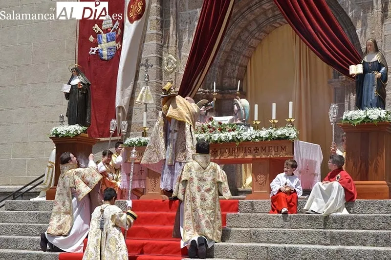 Foto 4 - Los Hombres de Musgo recorren B&eacute;jar ante miradas de admiraci&oacute;n