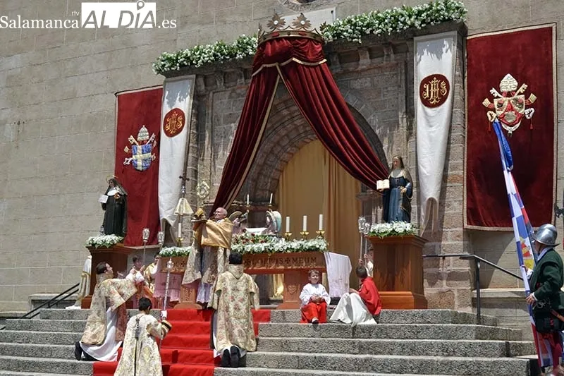 Foto 3 - Los Hombres de Musgo recorren B&eacute;jar ante miradas de admiraci&oacute;n