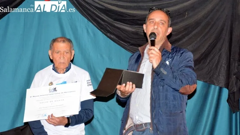 Foto 9 - Emotivo homenaje de los vespineros y de San Felices de los Gallegos a Vicente Carranza
