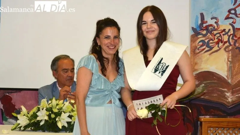 Los alumnos de segundo de bachillerato han celebrado con emoción su graduación
