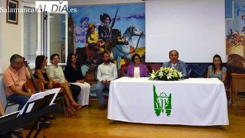Los alumnos de segundo de bachillerato han celebrado con emoción su graduación
