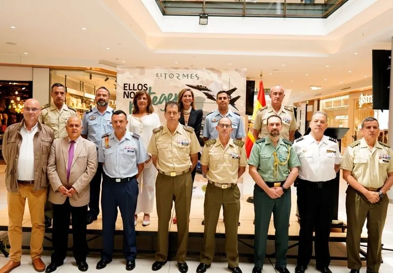 Foto 4 - El Centro Comercial El Tormes celebra el D&iacute;a de las Fuerzas Armadas