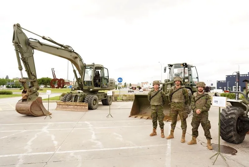 Foto 8 - El Centro Comercial El Tormes celebra el D&iacute;a de las Fuerzas Armadas