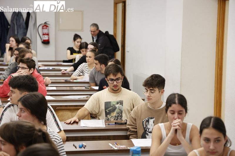 Comienzo de los exámenes de la EBAU en Salamanca. Foto de David Sañudo