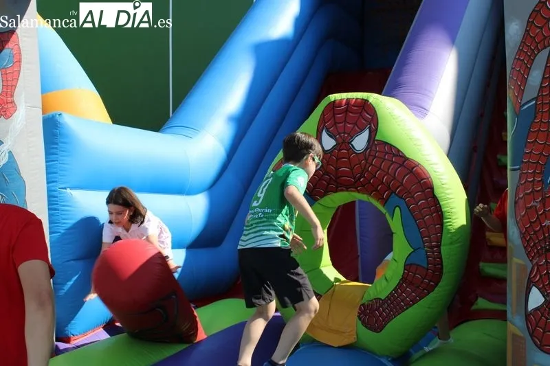 Foto 2 - Hinchables y juegos para despedir el a&ntilde;o escolar en el Colegio Santa Isabel