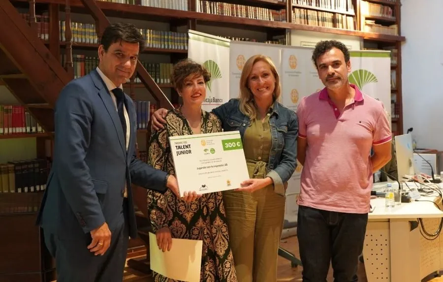 Foto 3 - Alumnos de Bachillerato del IES Tierra son galardonados en la iniciativa &lsquo;Talent Junior&rsquo;