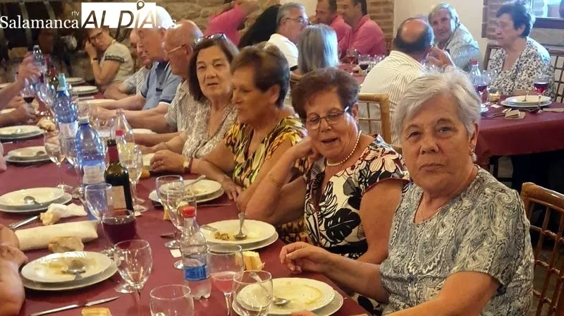 Foto 6 - Los Mayores de Lumbrales disfrutan de una animada jornada festiva el d&iacute;a de San Pedro