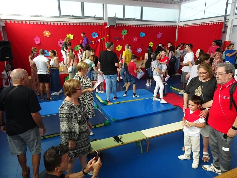 Foto 4 - Los ni&ntilde;os de &uacute;ltimo curso de Infantil y Primaria del colegio San Blas celebran sus graduaciones