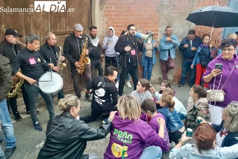 El Campo de Peñaranda ha comenzado sus fiestas del corpus con el desfile de peñas