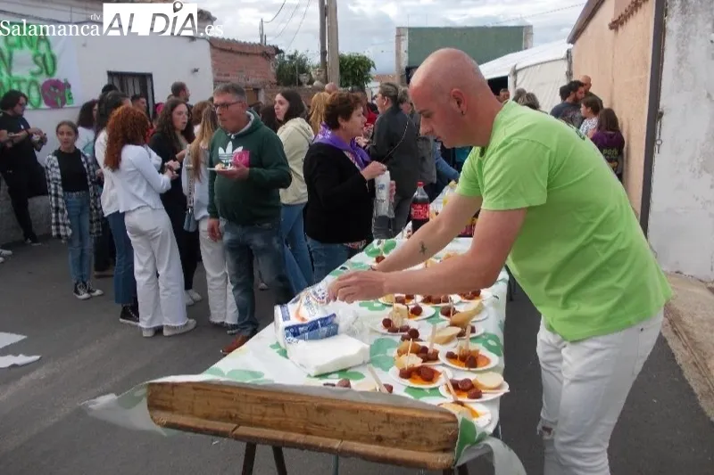 El Campo de Peñaranda ha comenzado sus fiestas del corpus con el desfile de peñas