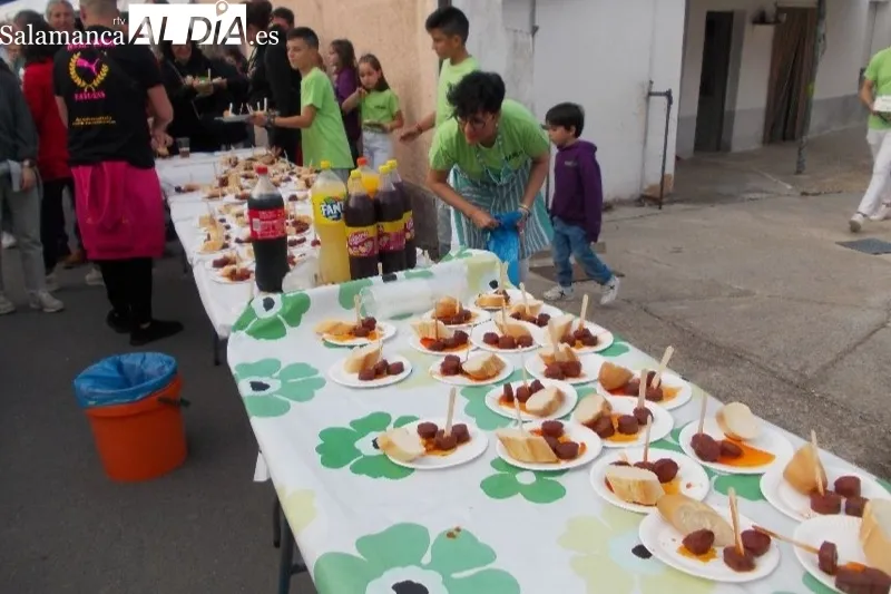 El Campo de Peñaranda ha comenzado sus fiestas del corpus con el desfile de peñas