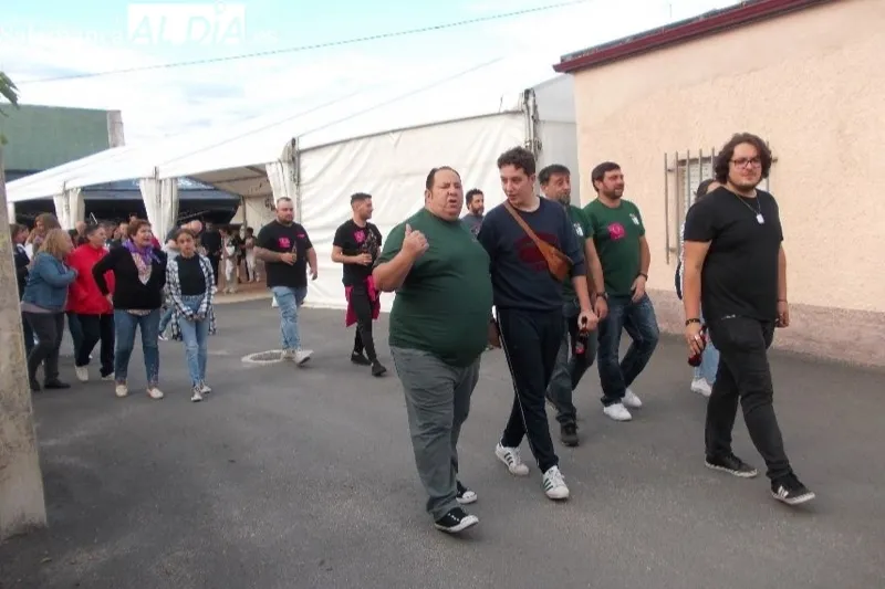 El Campo de Peñaranda ha comenzado sus fiestas del corpus con el desfile de peñas