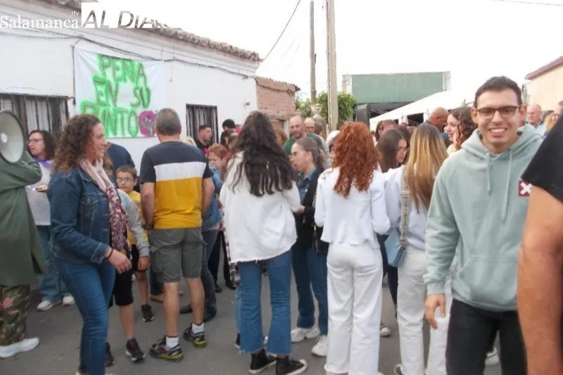 El Campo de Peñaranda ha comenzado sus fiestas del corpus con el desfile de peñas
