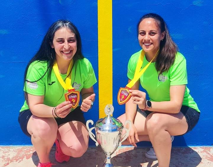 Foto 3 - El equipo femenino del Club Río Águeda se proclama campeón de España