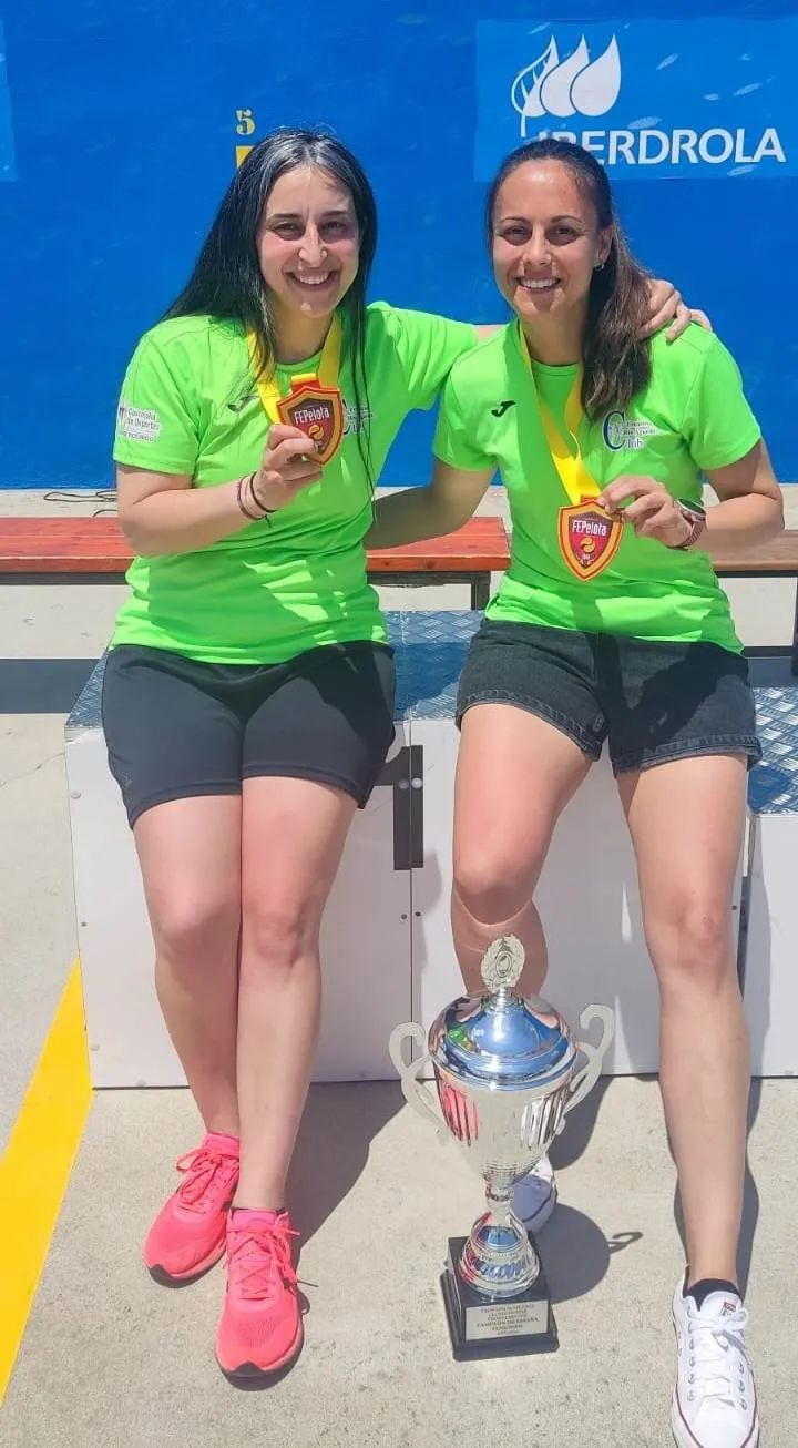 Foto 2 - El equipo femenino del Club R&iacute;o &Aacute;gueda se proclama campe&oacute;n de Espa&ntilde;a