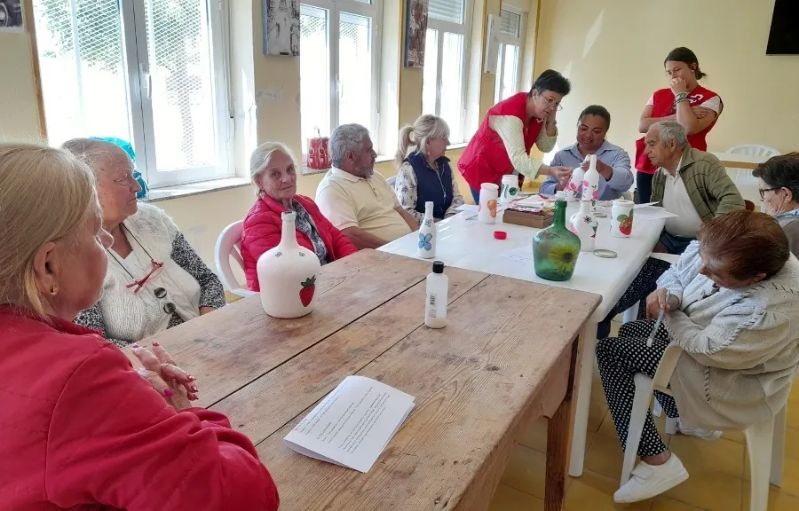 Foto 3 - Los grupos de mayores de Cruz Roja finalizan el curso