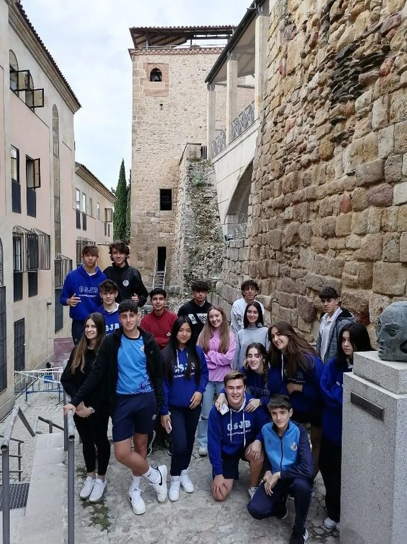 Foto 2 - Alumnos del colegio San Juan Bosco buscan 'el lat&iacute;n de las piedras'
