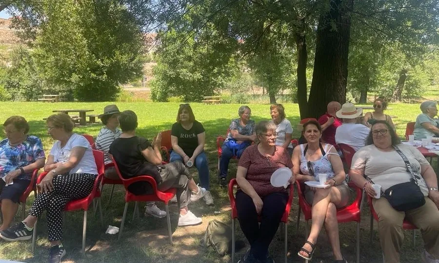 Foto 10 - El Centro de Adultos celebra el inminente final del curso con una comida conjunta en El Pic&oacute;n