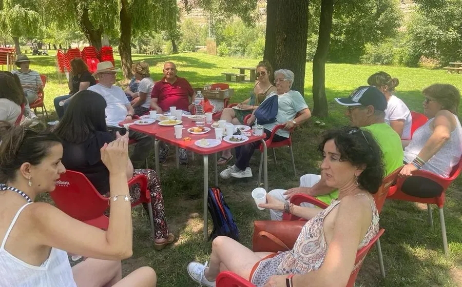 Foto 11 - El Centro de Adultos celebra el inminente final del curso con una comida conjunta en El Pic&oacute;n
