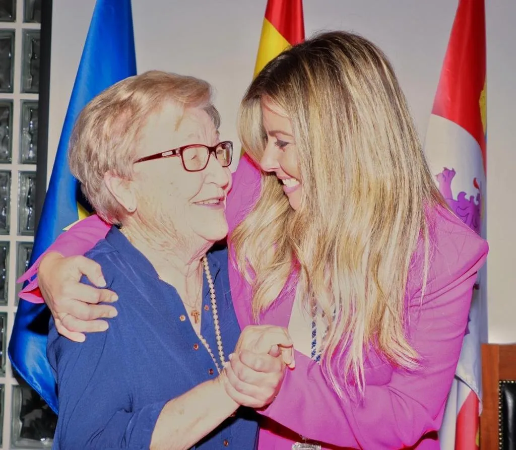 Foto 4 - Laura Vicente asume la Alcald&iacute;a en la renovada Corporaci&oacute;n de Fuentes de O&ntilde;oro