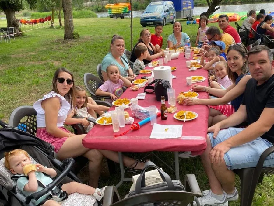 Foto 9 - M&aacute;s de 120 personas participan en el D&iacute;a de la Familia de la AMPA de Misioneras