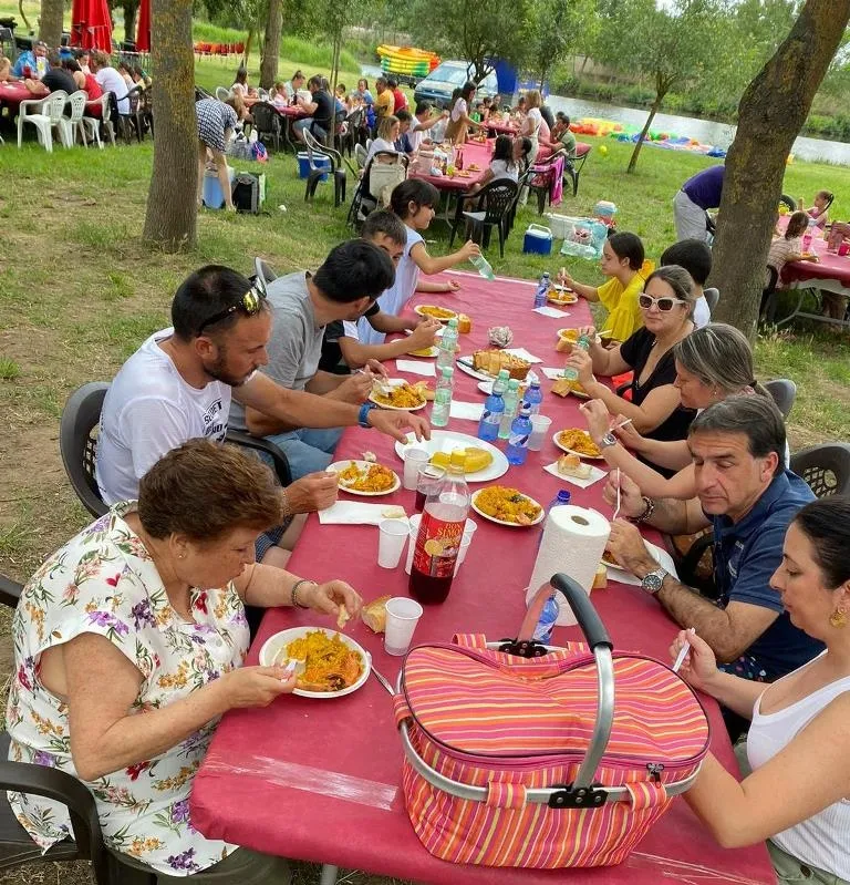 Foto 8 - M&aacute;s de 120 personas participan en el D&iacute;a de la Familia de la AMPA de Misioneras