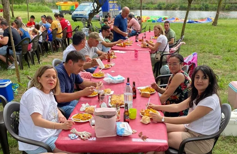 Foto 7 - M&aacute;s de 120 personas participan en el D&iacute;a de la Familia de la AMPA de Misioneras