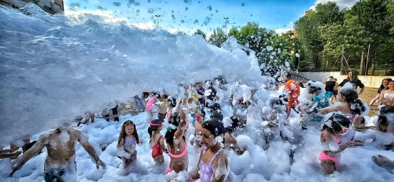 Foto 3 - Gran fiesta del agua en el colegio Antonio Machado para despedir el curso