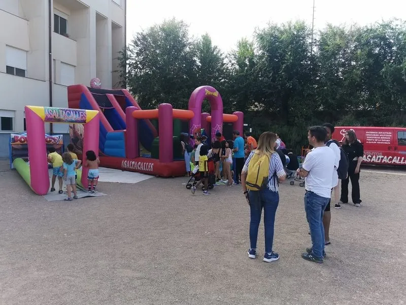 Foto 2 - Gran fiesta del agua en el colegio Antonio Machado para despedir el curso