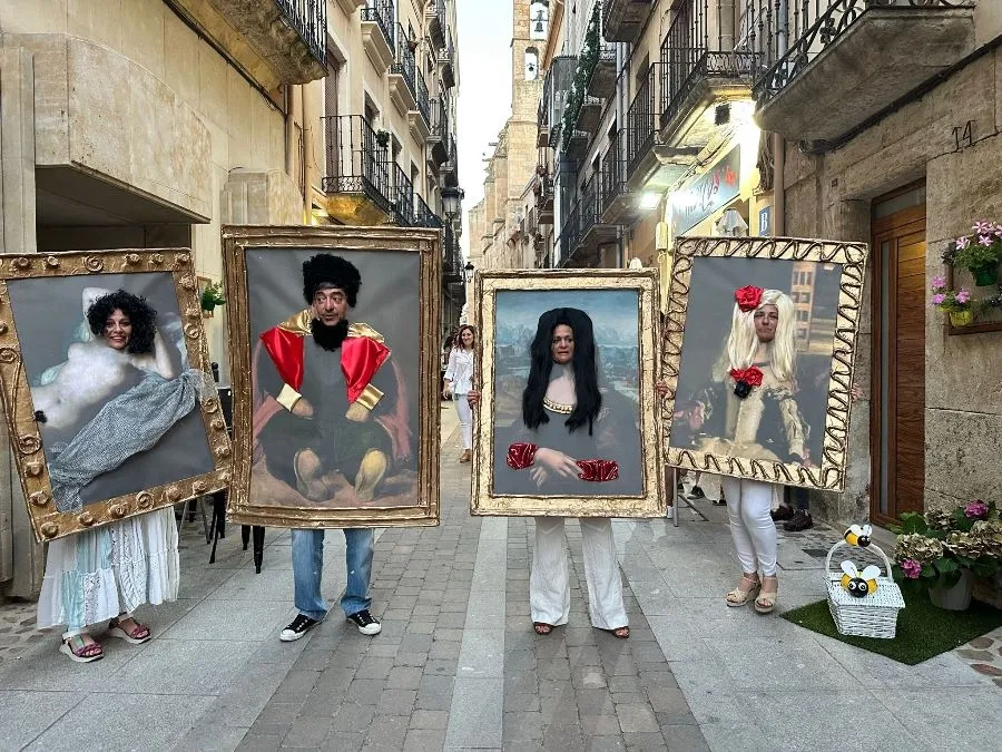 Foto 7 - La calle San Juan festeja la noche que le da nombre con brindis incluido por el premio conseguido